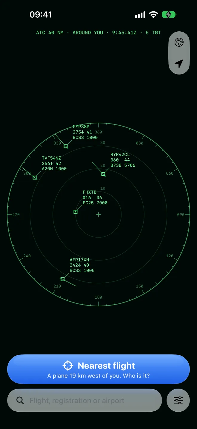 AeroCheck ATC scope: green phosphor range rings around Dijon with five aircraft data blocks showing callsign, flight level, speed, type and squawk.