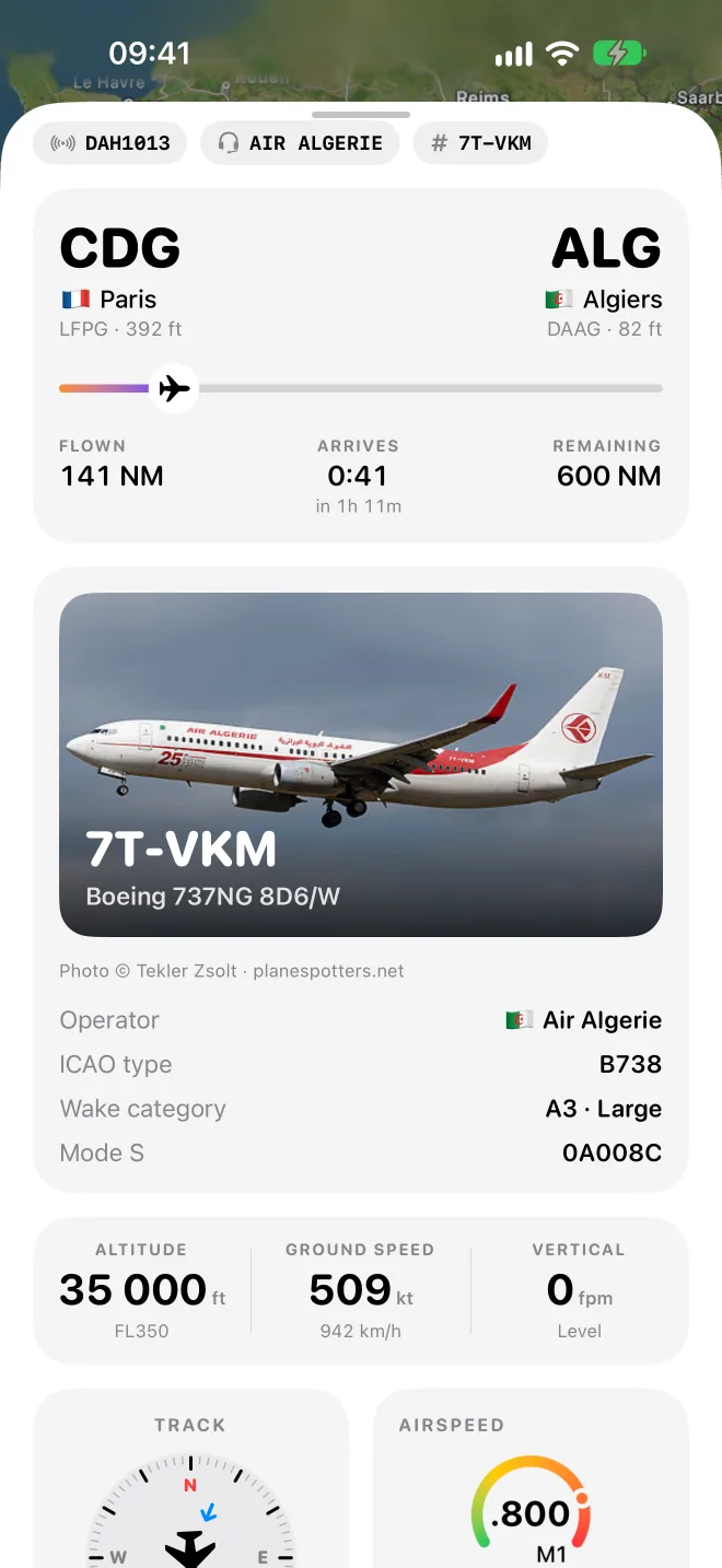 AeroCheck flight card for Air Algerie AH1013 from Paris to Algiers with distance flown and remaining, arrival time, a photo of Boeing 737 7T-VKM, and altitude 35000 ft at 509 kt.