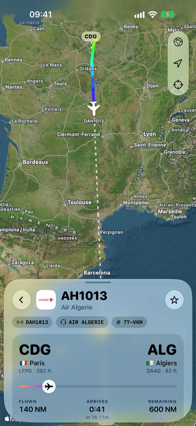 AeroCheck following Air Algerie AH1013 from Paris to Algiers on a live map, its flown path colored by altitude next to the dotted route.